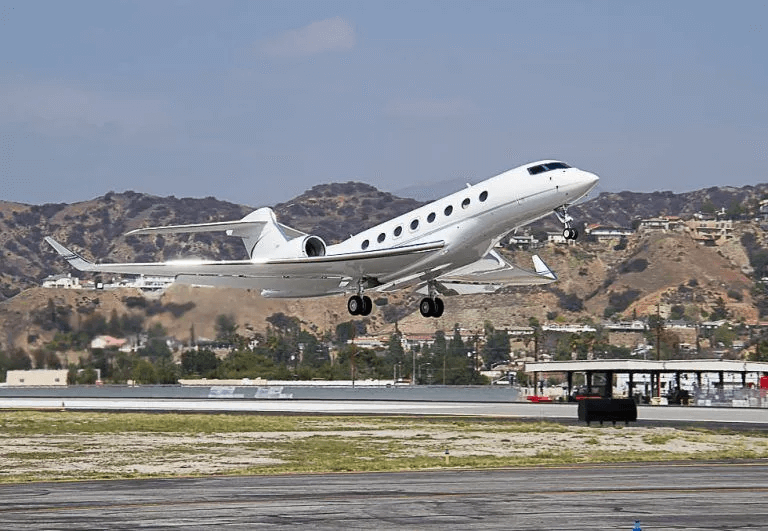 Gulfstream G650 Private Jet takeoff