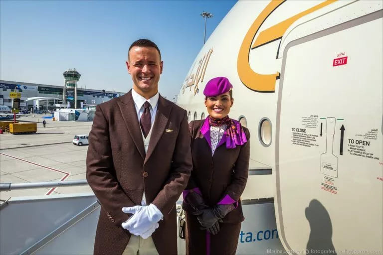 Etihad, первая в мире авиакомпания вакцинировала весь летный состав
