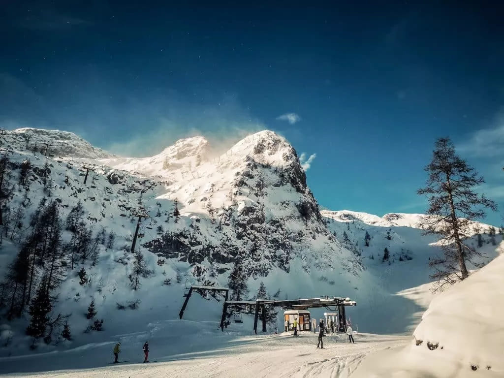 Aspen private jet snow destination