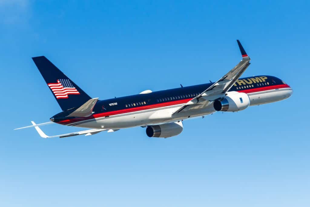 donald-trump-757 Donald Trump's Boeing 757 Taking Off (Credit: iStockPhotos)