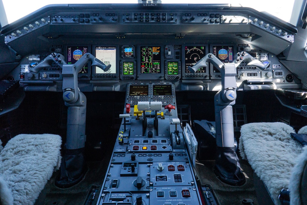 Embraer Legacy 650 Cockpit Embraer Legacy 650 Cockpit
