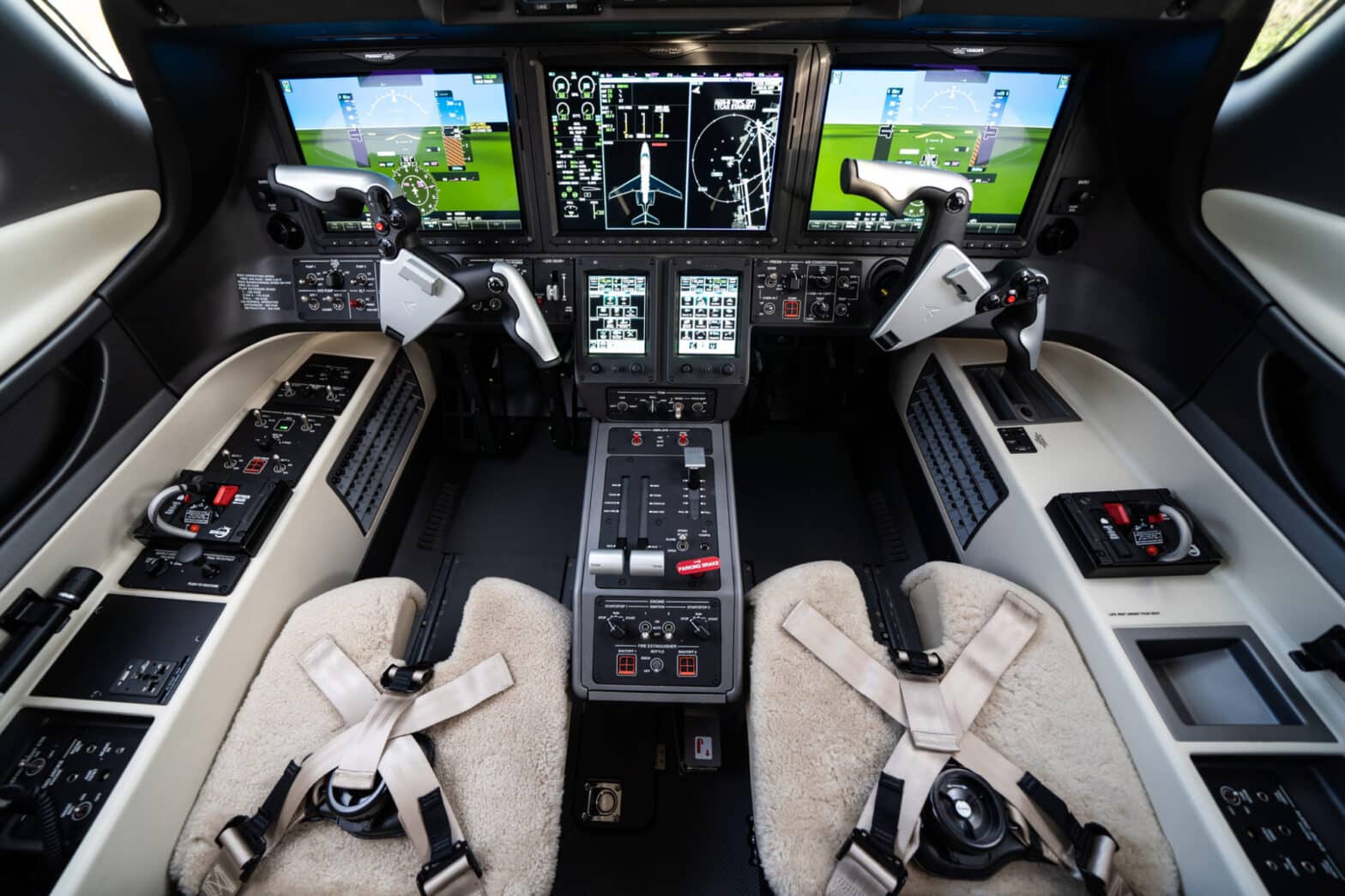 Phenom 300 cockpit