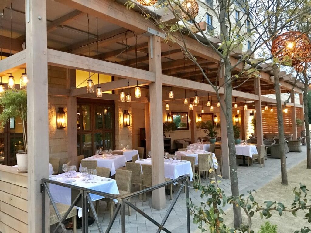 Cute restaurant at the Delamar Hotel – one of the best hotels in Hartford CT