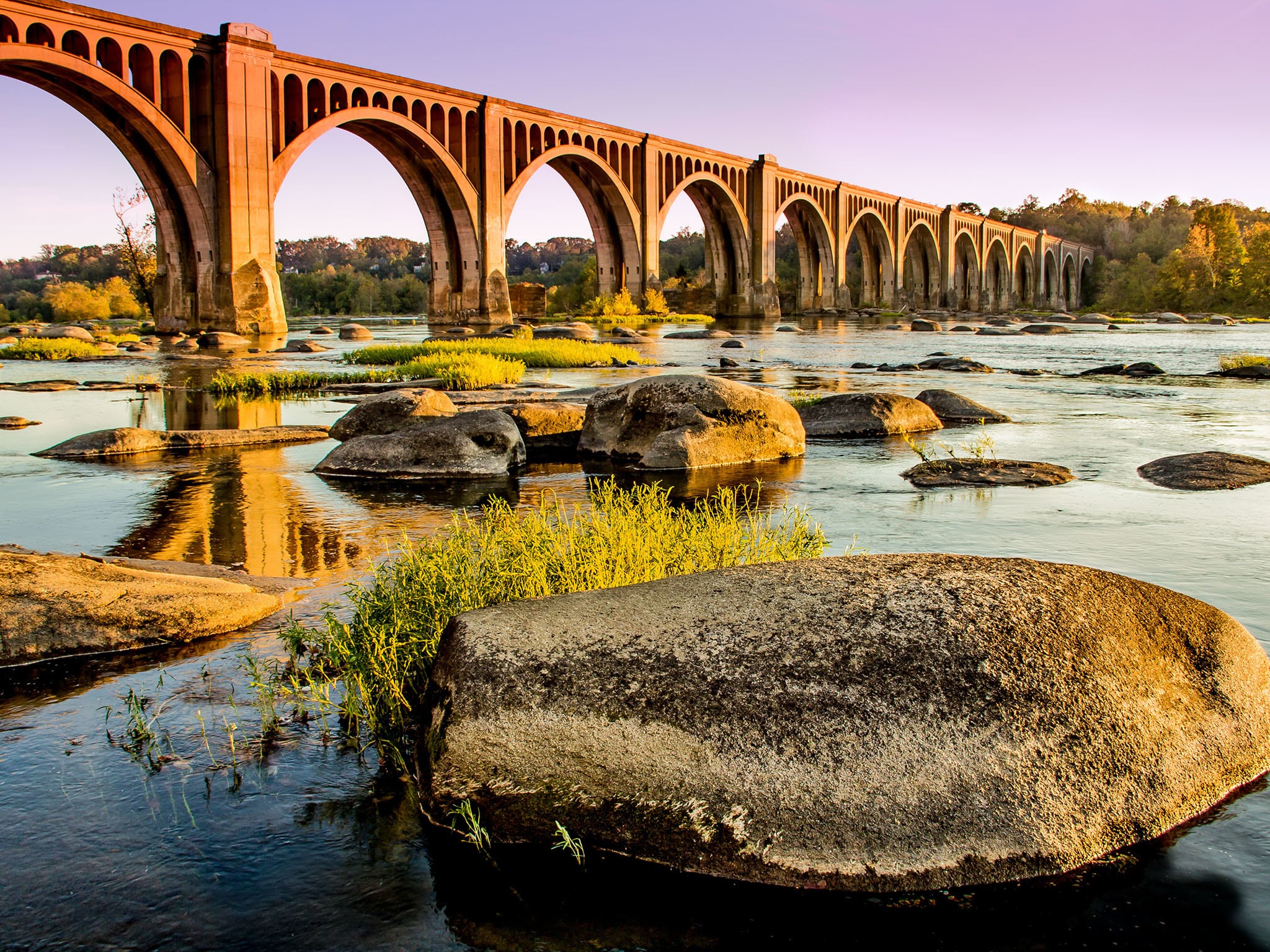 The James River Bridge in Richmond, Virginia, USA