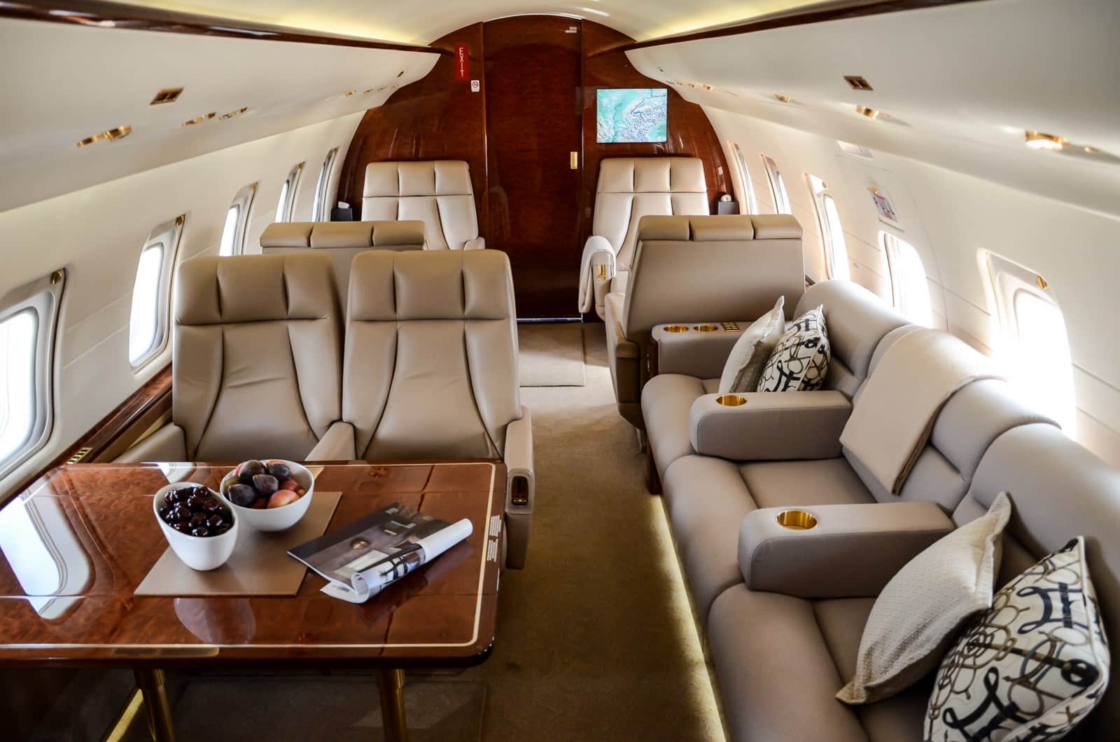 Challenger 604 Cabin