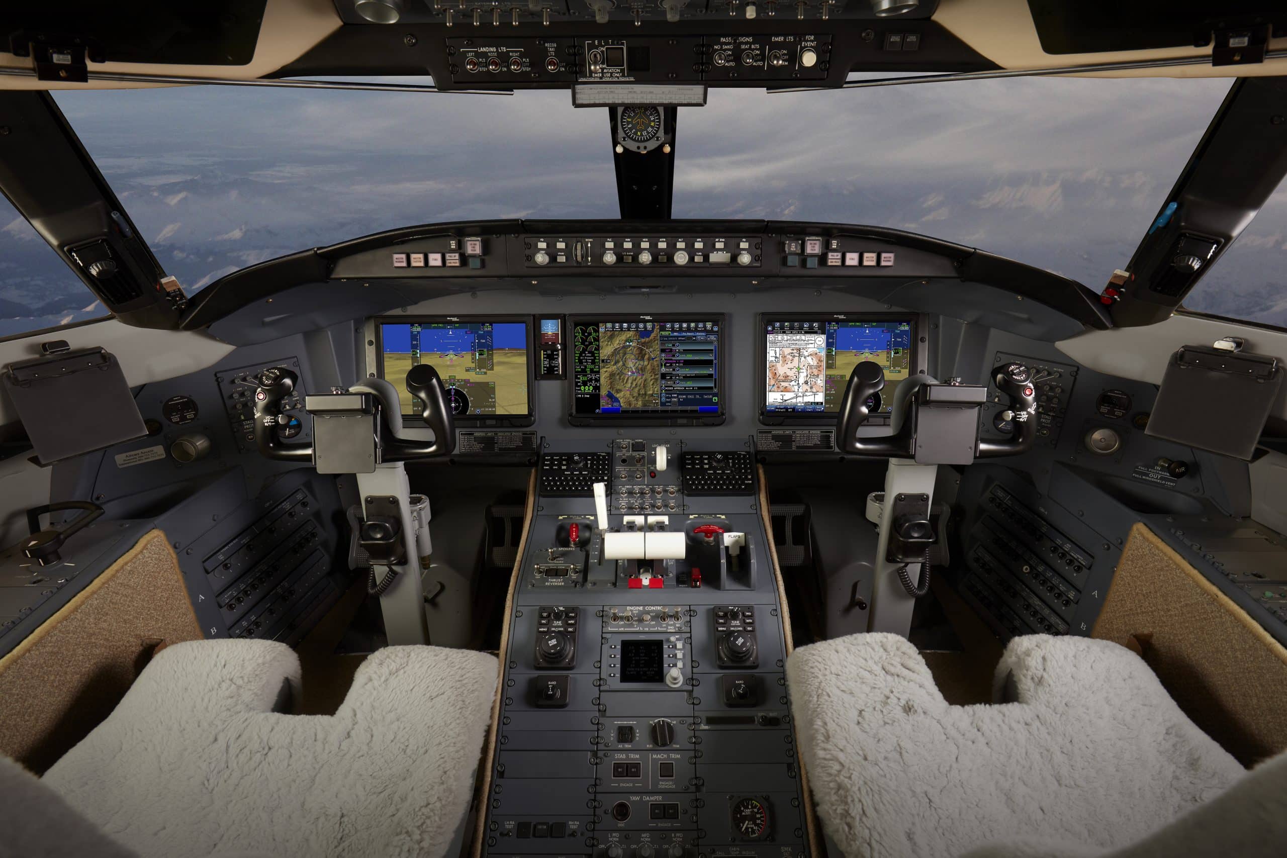 Bombardier Challenger 604 Cockpit