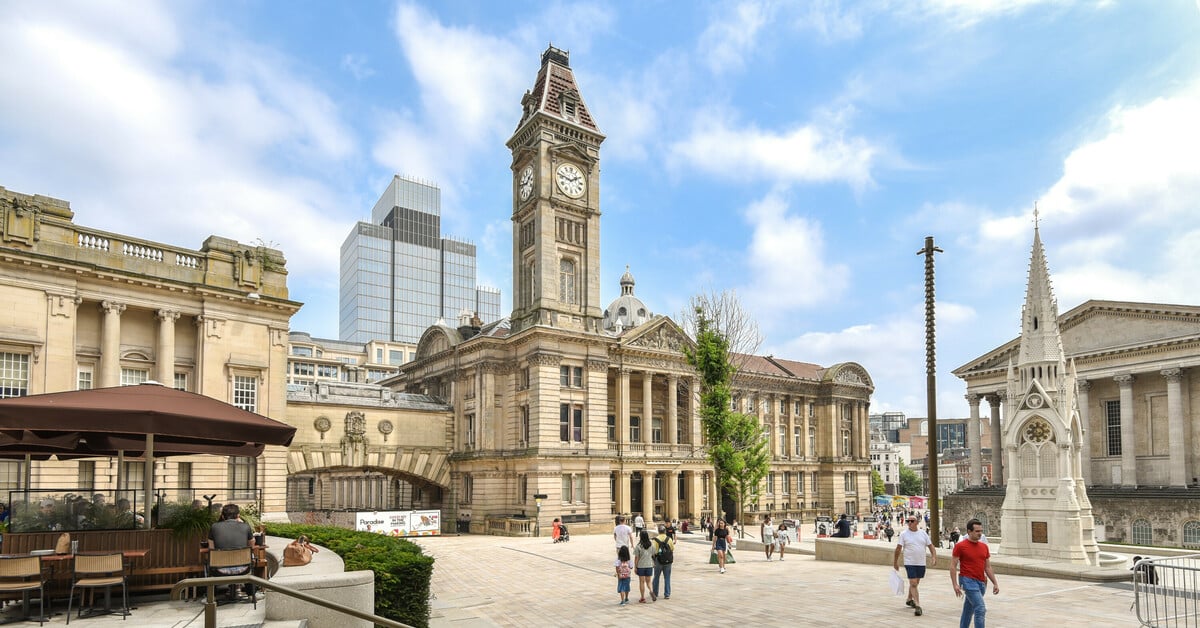 Birmingham Museum & Art Gallery. Fly Private to Birmingham.