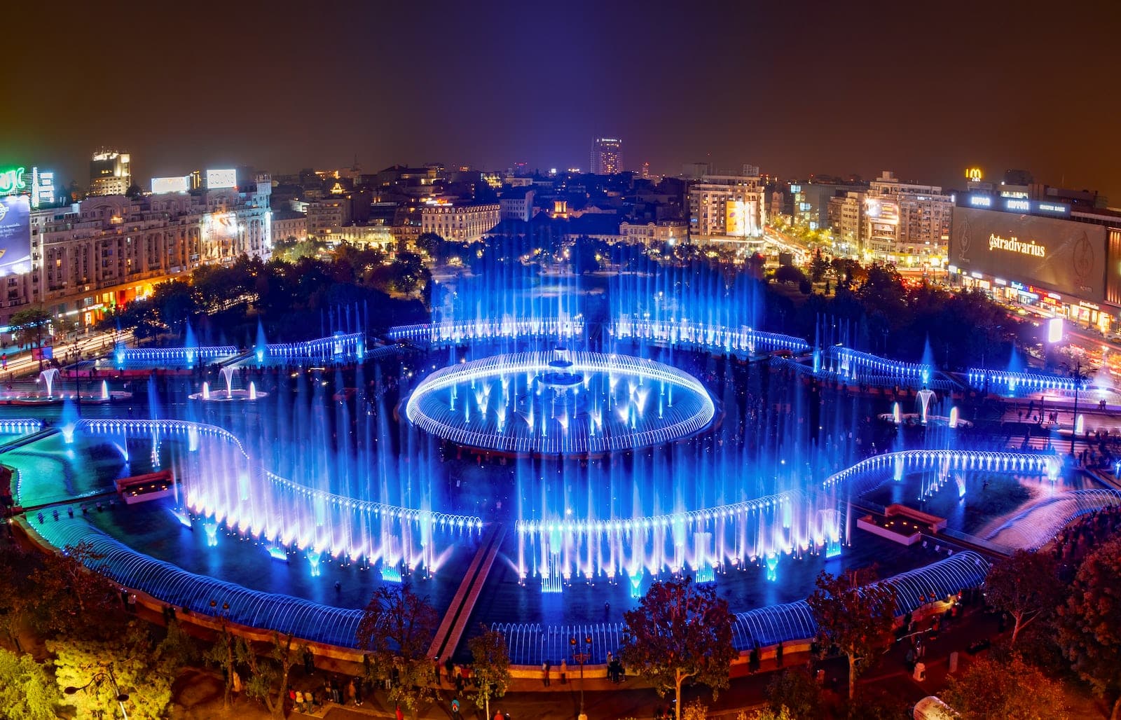 Fountain show at Piata Unirii