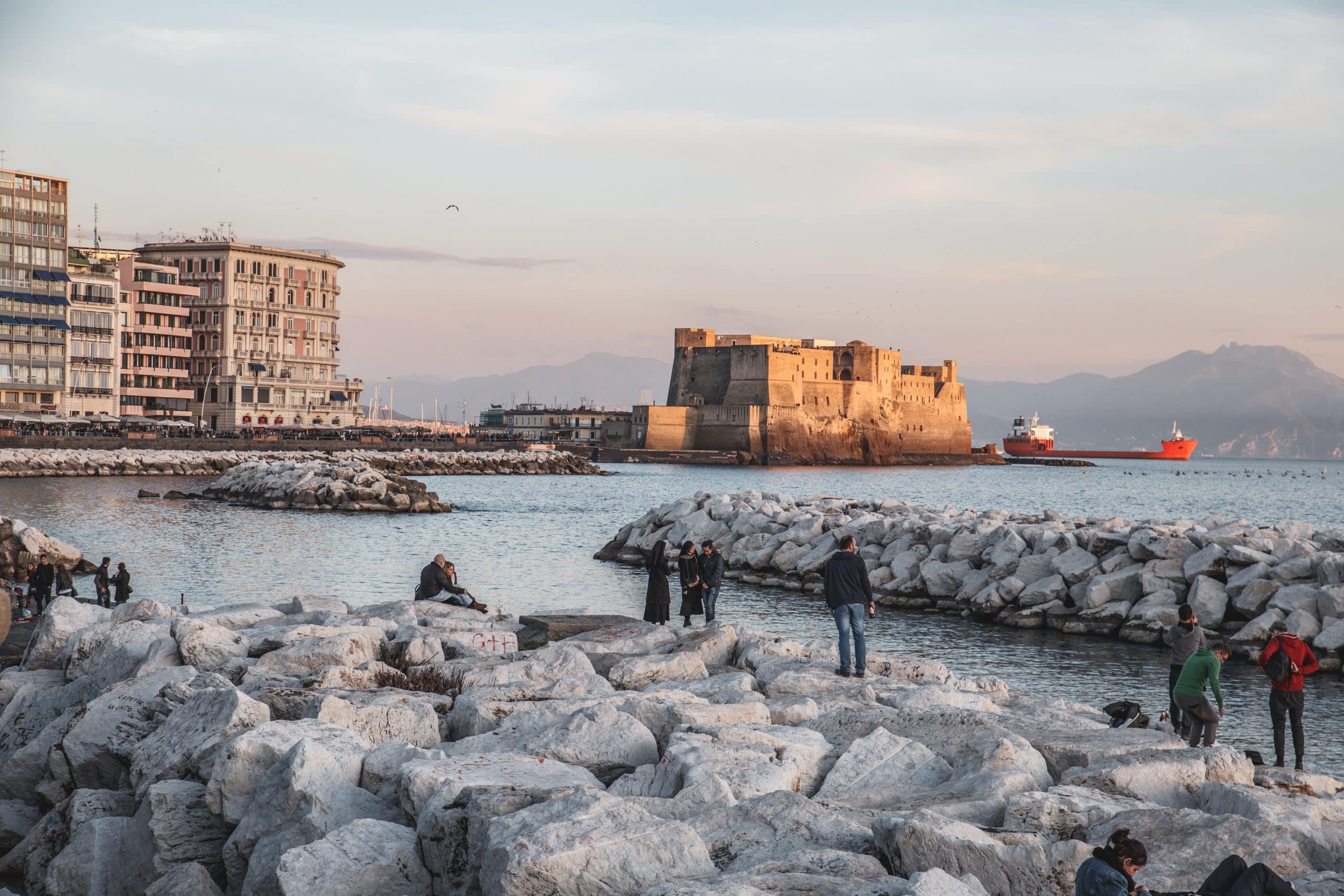 Castel dell'Ovo a Napoli. Fly Private to Napoli