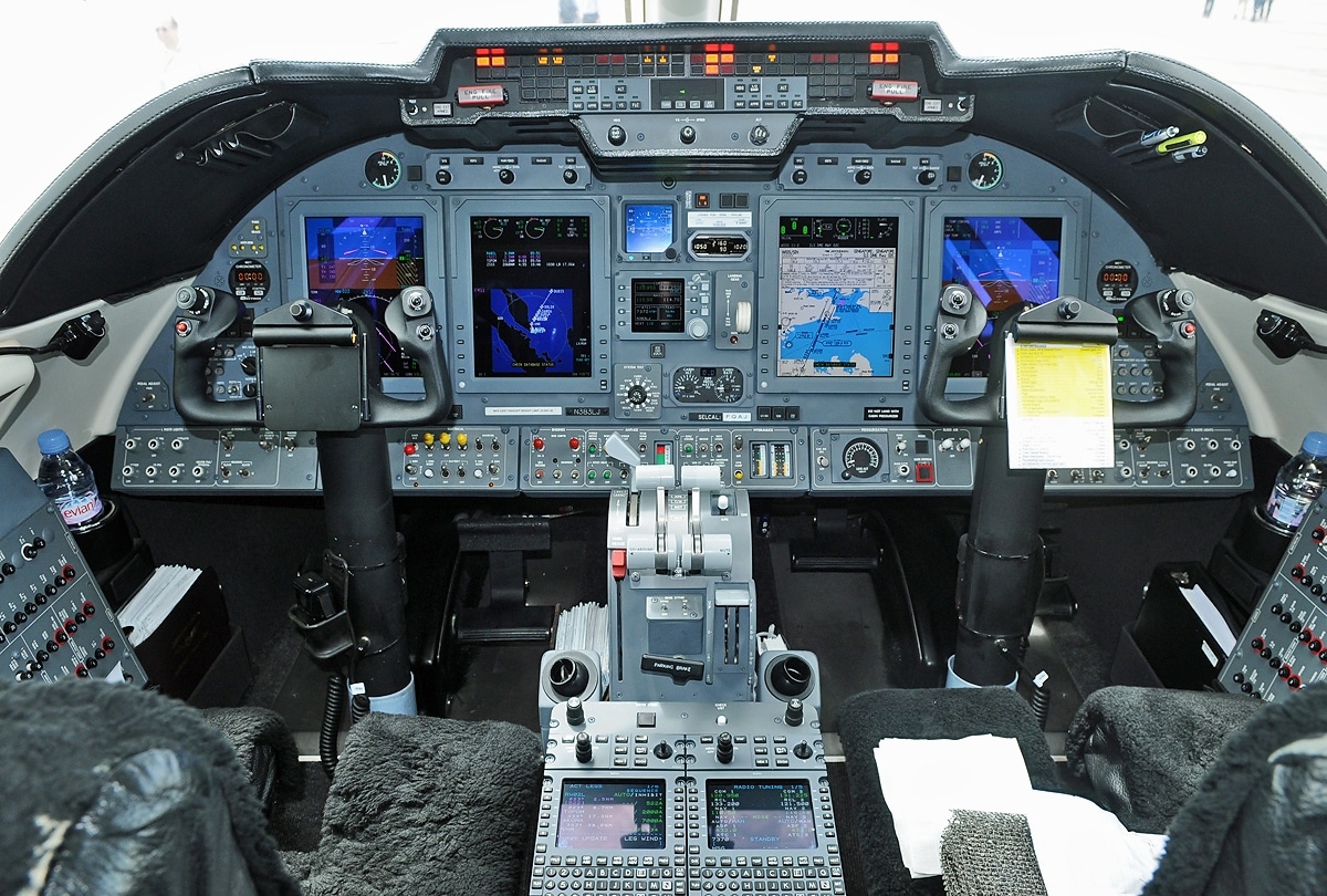Learjet 60 cockpit
