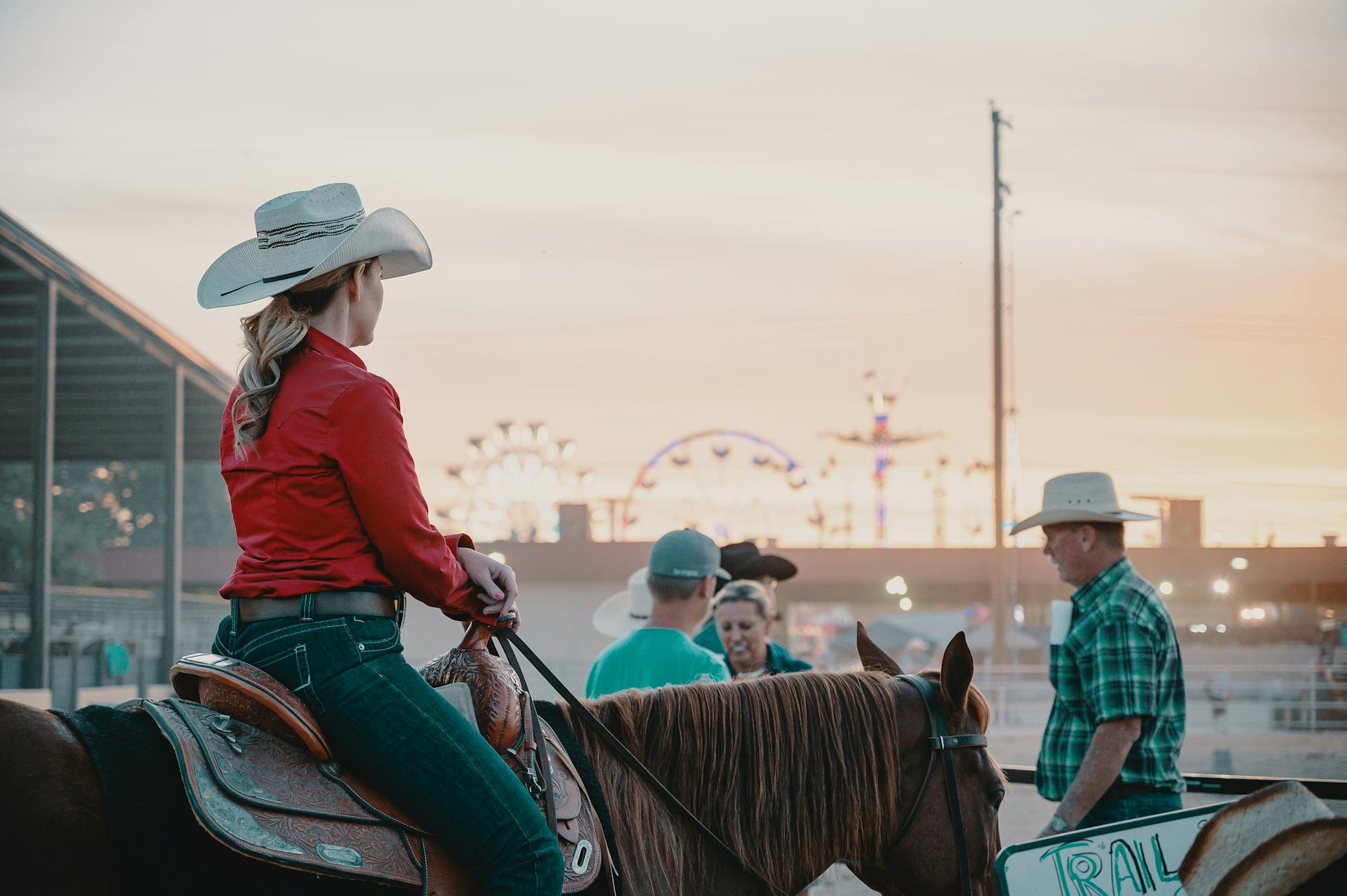 Женщина верхом. Horse riding Cowboy Dressage. The rodeo is a really