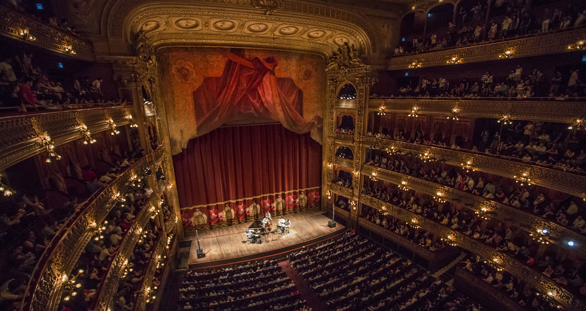 Colon Theatre (Teatro Colón)